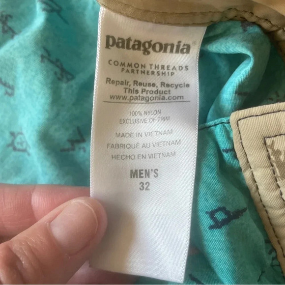 Patagonia Classic Wayfarers Board Shorts Swim Blue Hieroglyphics Mens Size 32 - Picture 7 of 7